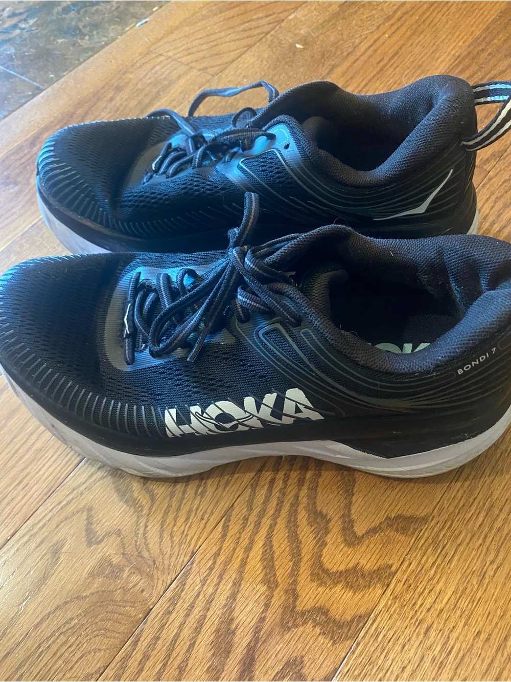 Hoka Bondi 7 Black and White Sneakers WIDE - Picture 4 of 10